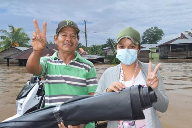 "Buen gobierno" comienza a repartir plástico negro en Managua