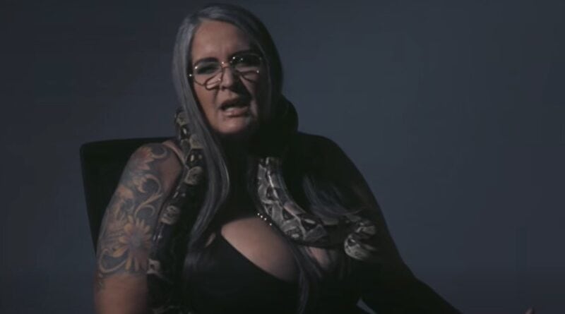 Elvira, la señora chichona que vivía tirándole veneno a los tiktokers sandinistas y cochones, ahora va a salir con ellos en reality
